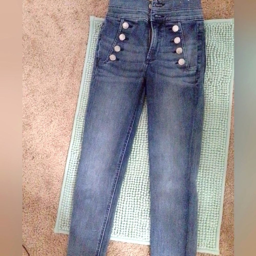 Express,Hollister, American eagle, H&M and Abercrombie